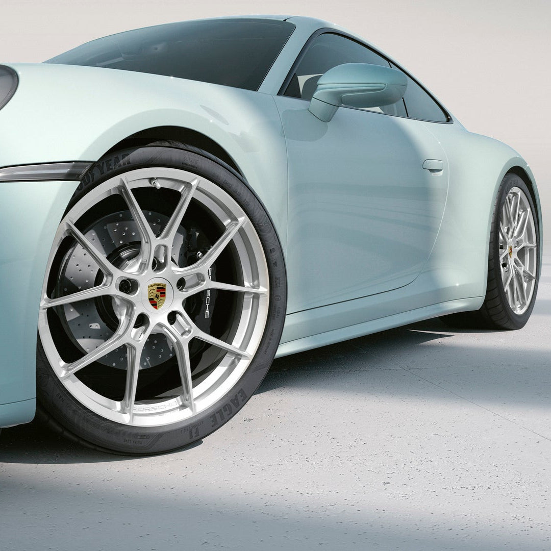 ポルシェ 純正 992 カレラ Porsche Carrera 21/20インチ Porsche 20/21-inch Carrera Lightweight Wheelset (992.2) – Porsche