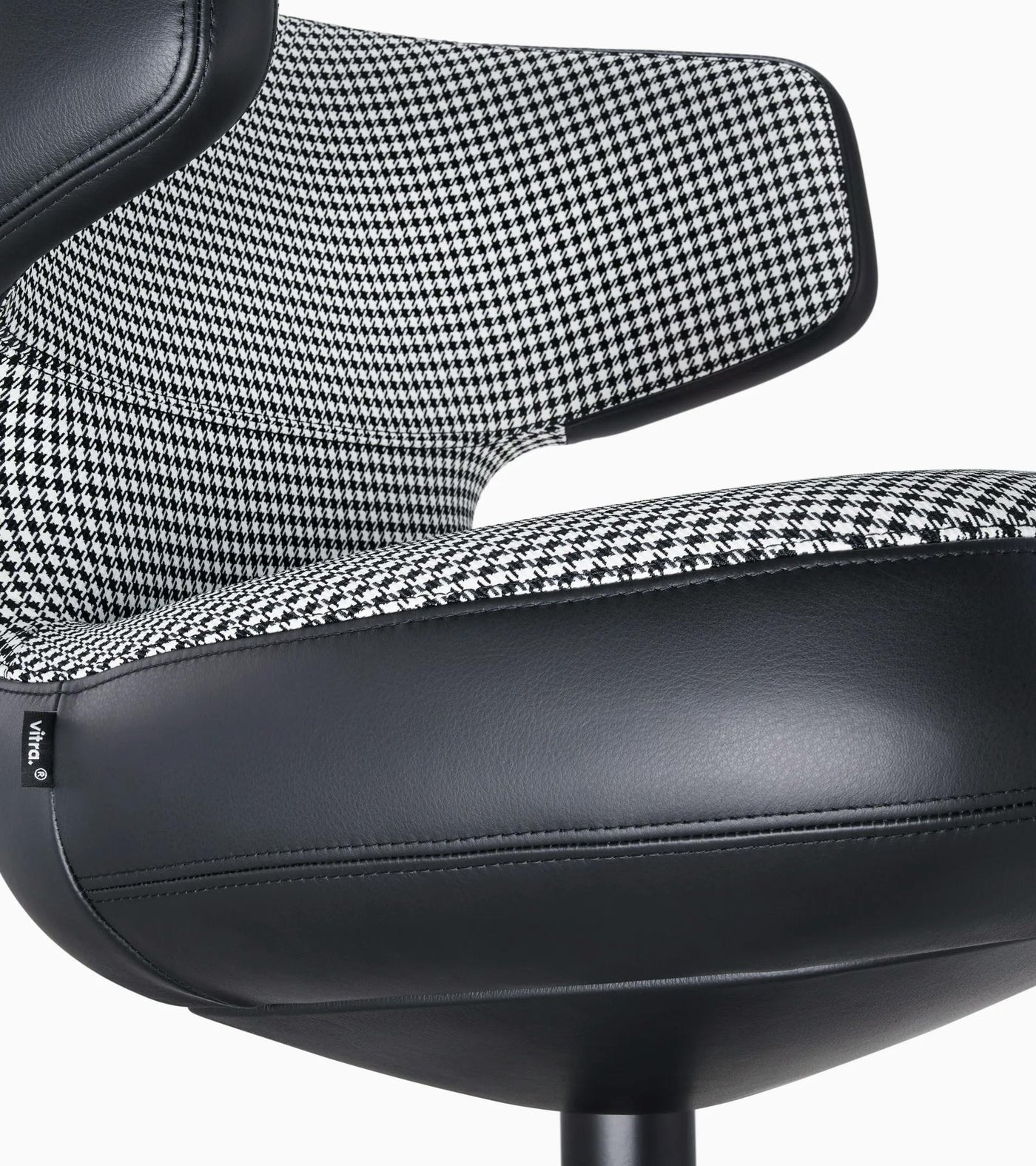 Porsche Petit Repos Pepita Edition Arm Chair – Limited Edition